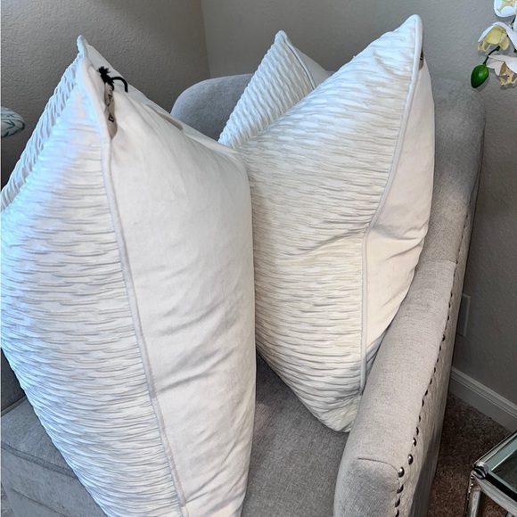 1-NWT CALLISTO HOME DECORATIVE THROW PILLOW (Read description details) - Picture 10 of 15